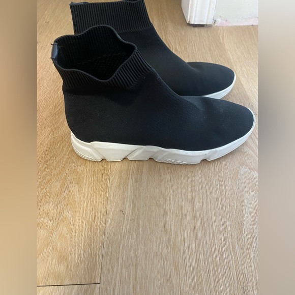 Black Wishbone sock boot running shoes - Picture 4 of 5